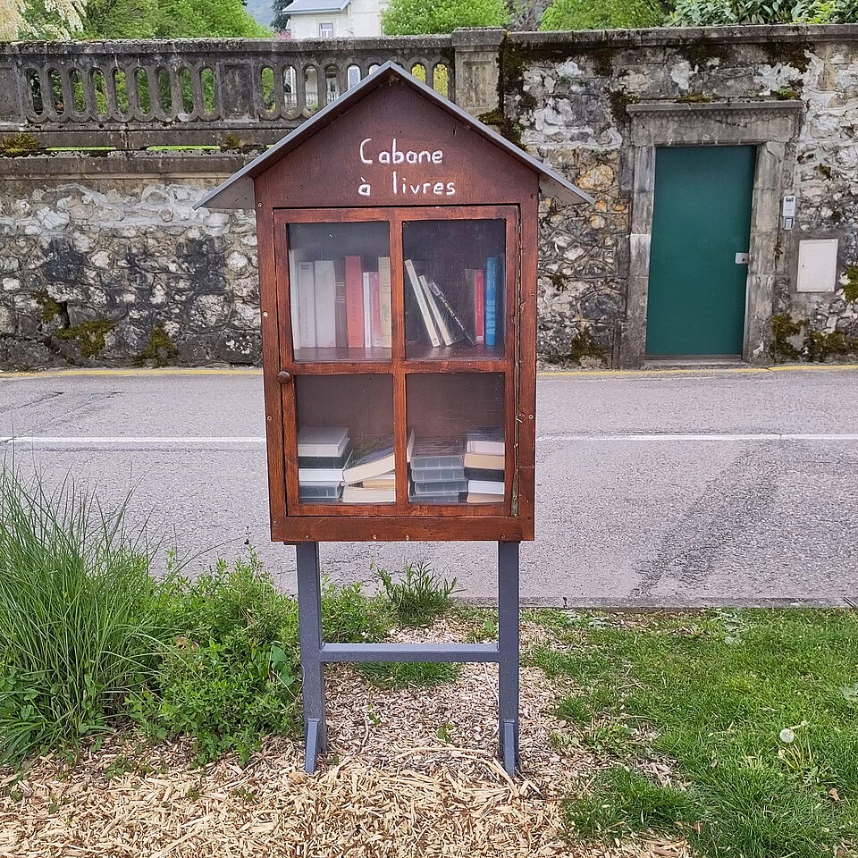 Image média: Parc de la place des Ducs de Bar : une cabane à livres 