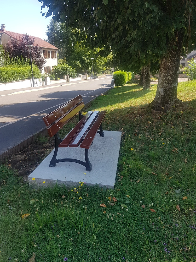 Image média: 🪑Installation de bancs dans la commune